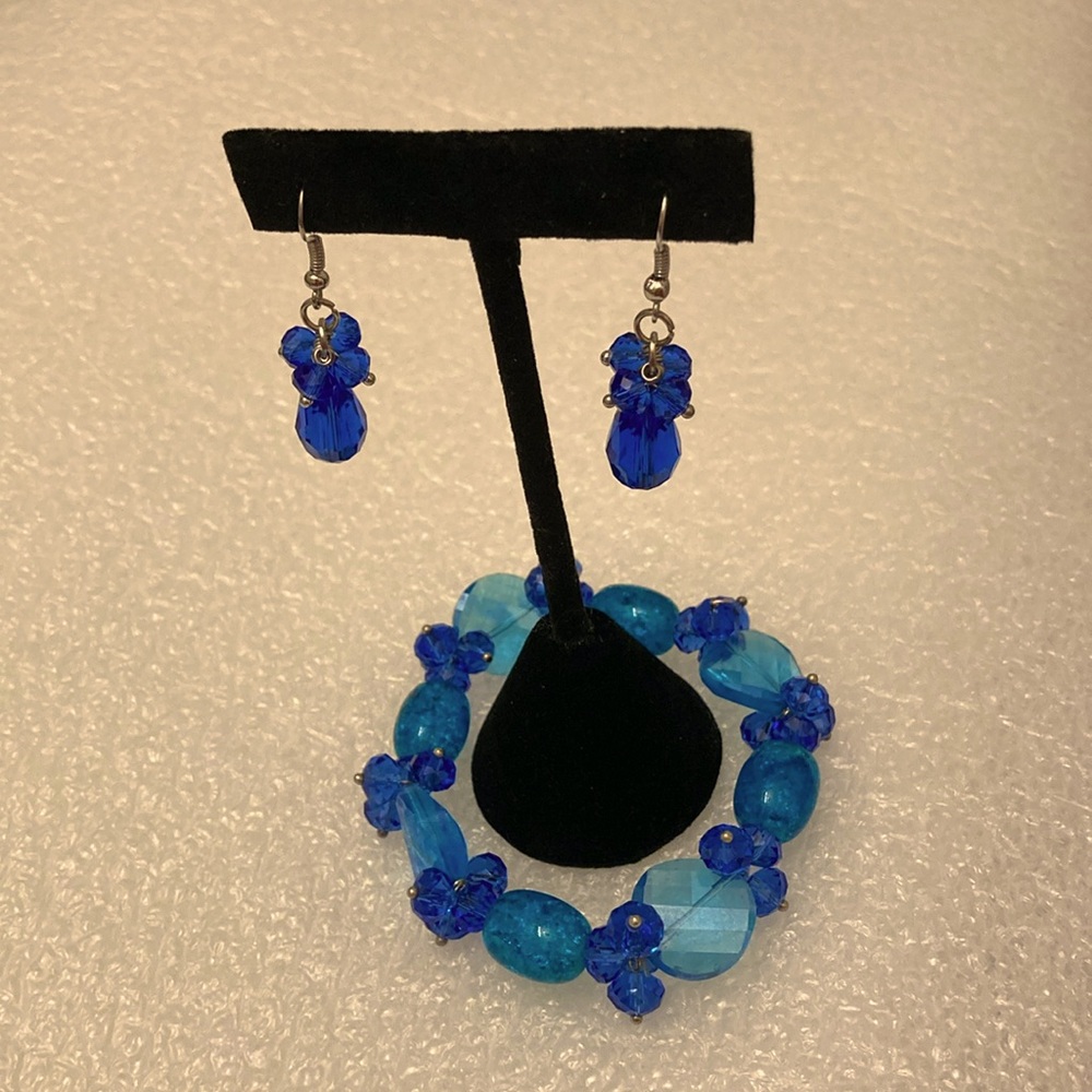 NWOT - Sapphire Blue Turquoise Crystal Stretch Bracelet & Matching Earrings